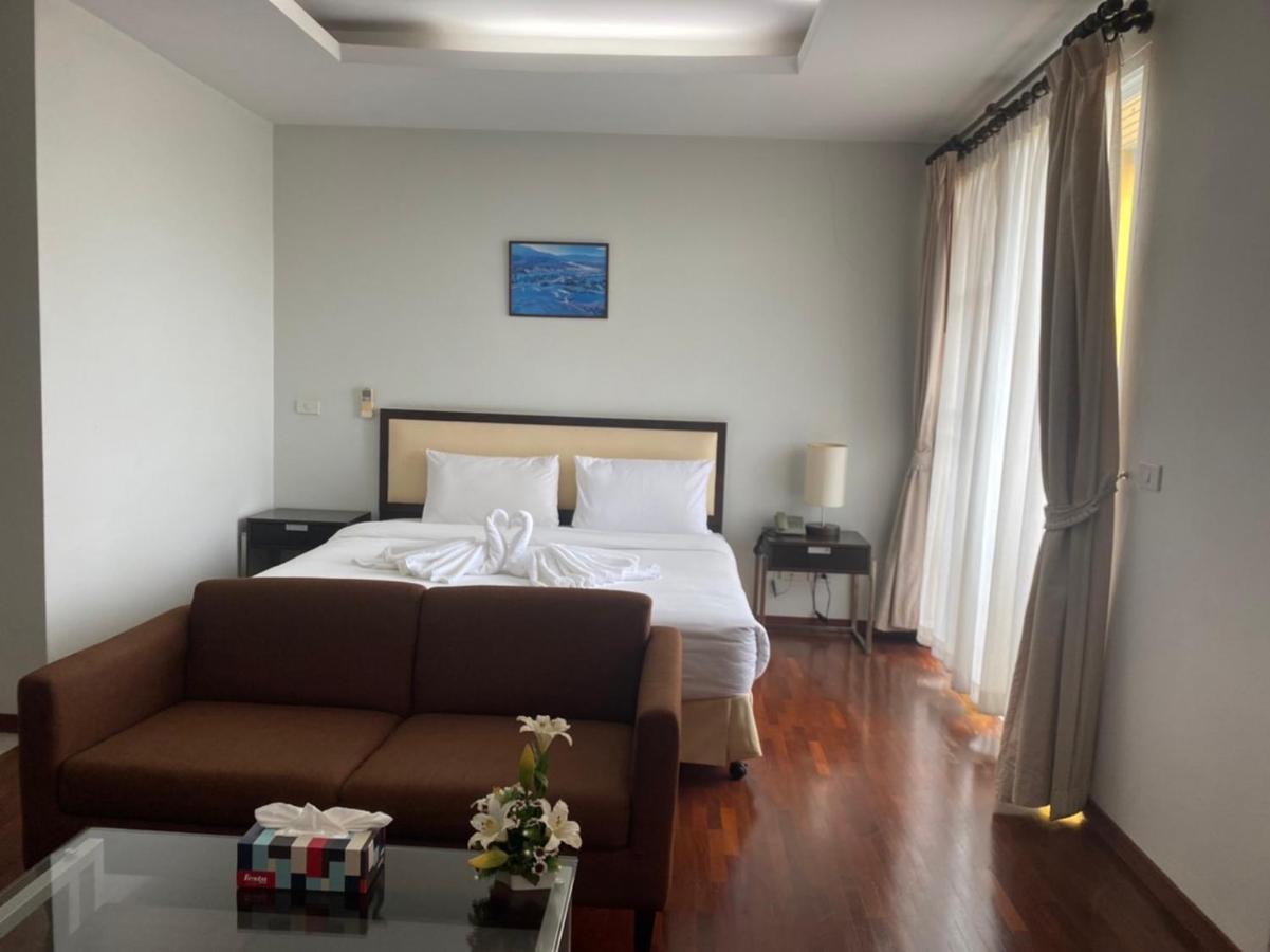 The Park 304 Executive Serviced Apartment Si Maha Phot Zewnętrze zdjęcie