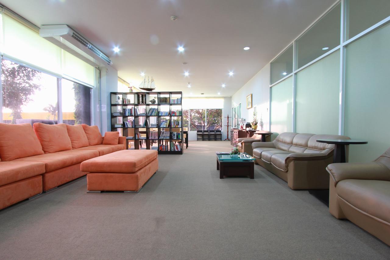 The Park 304 Executive Serviced Apartment Si Maha Phot Zewnętrze zdjęcie