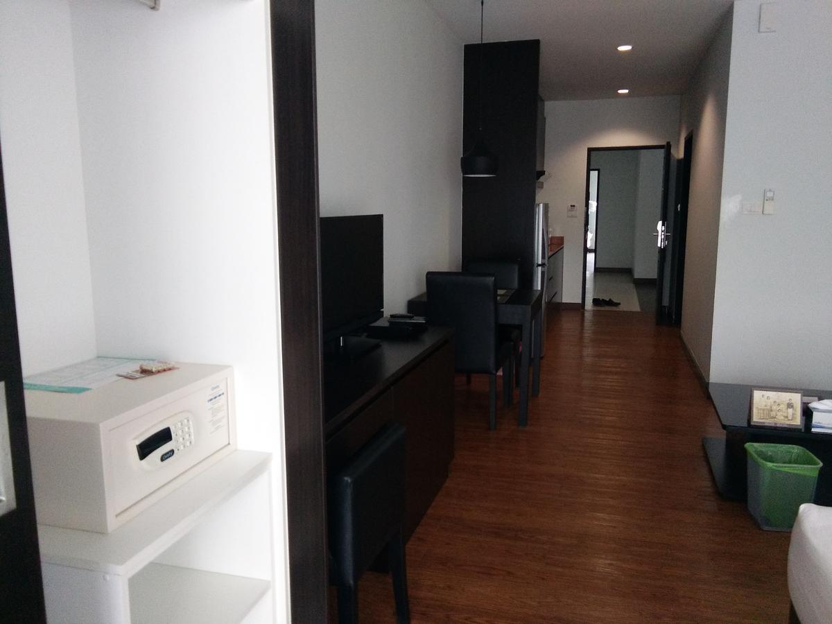 The Park 304 Executive Serviced Apartment Si Maha Phot Zewnętrze zdjęcie