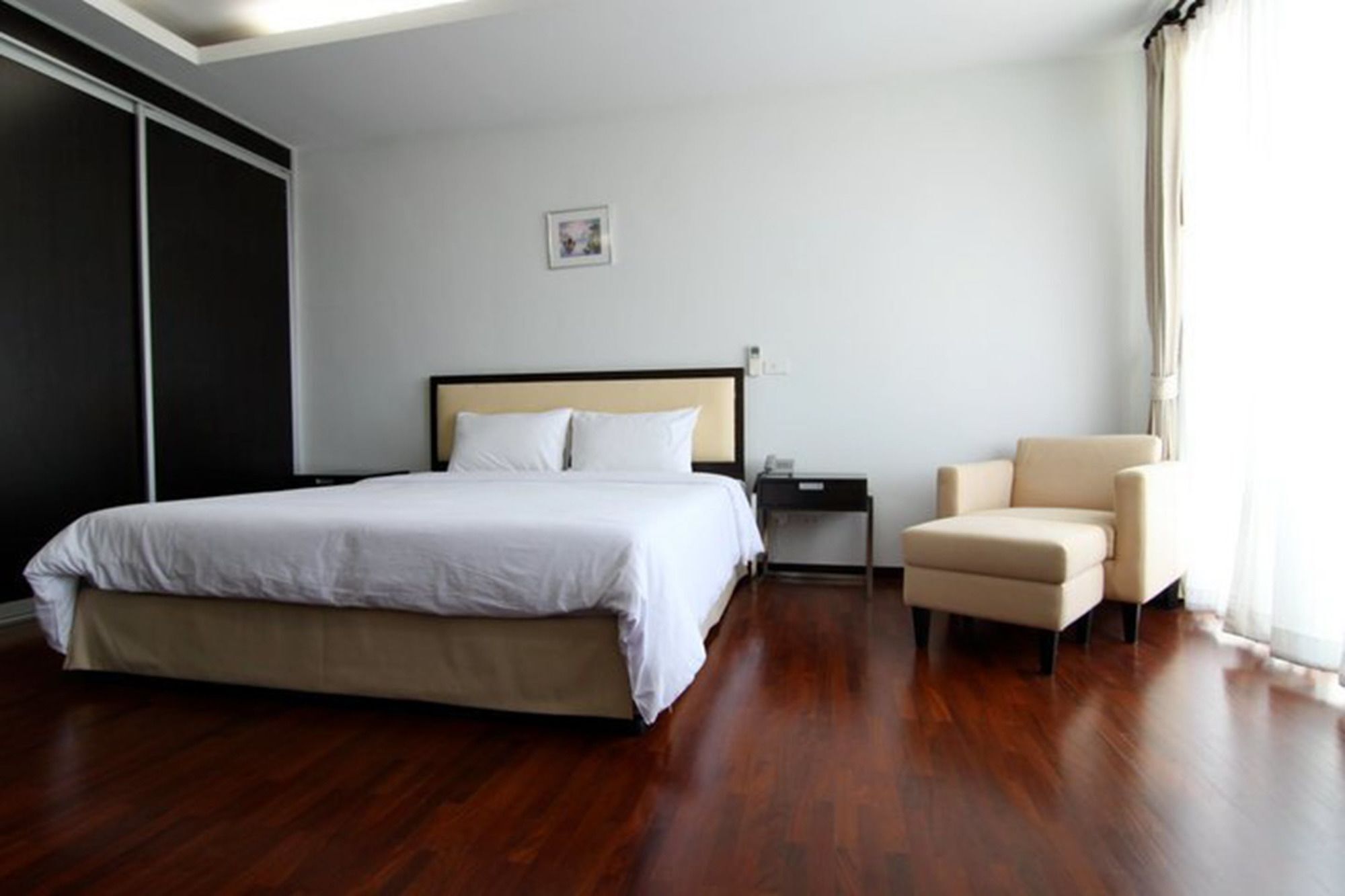 The Park 304 Executive Serviced Apartment Si Maha Phot Zewnętrze zdjęcie